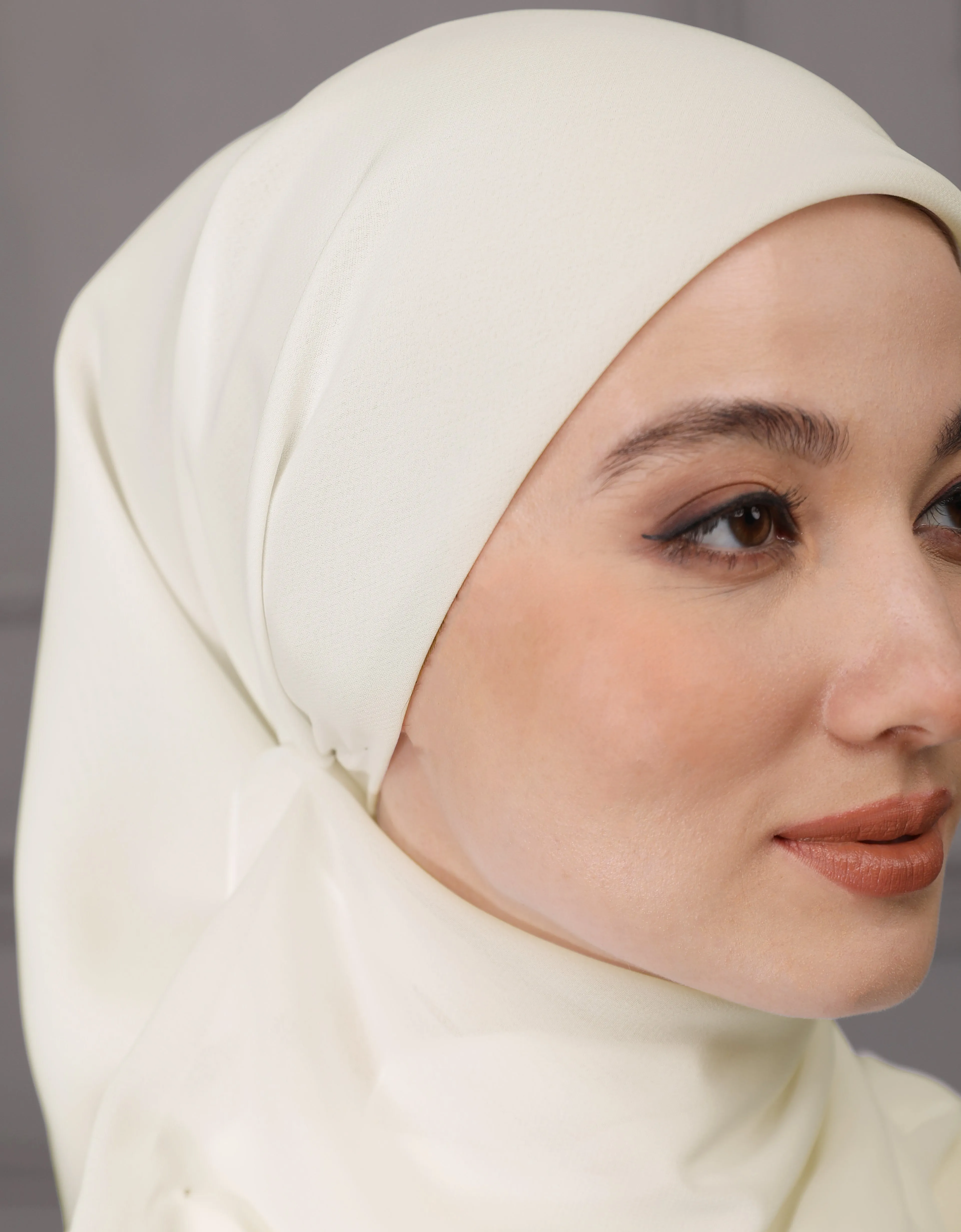 AELIA SQUARE SCARF (WARM IVORY)