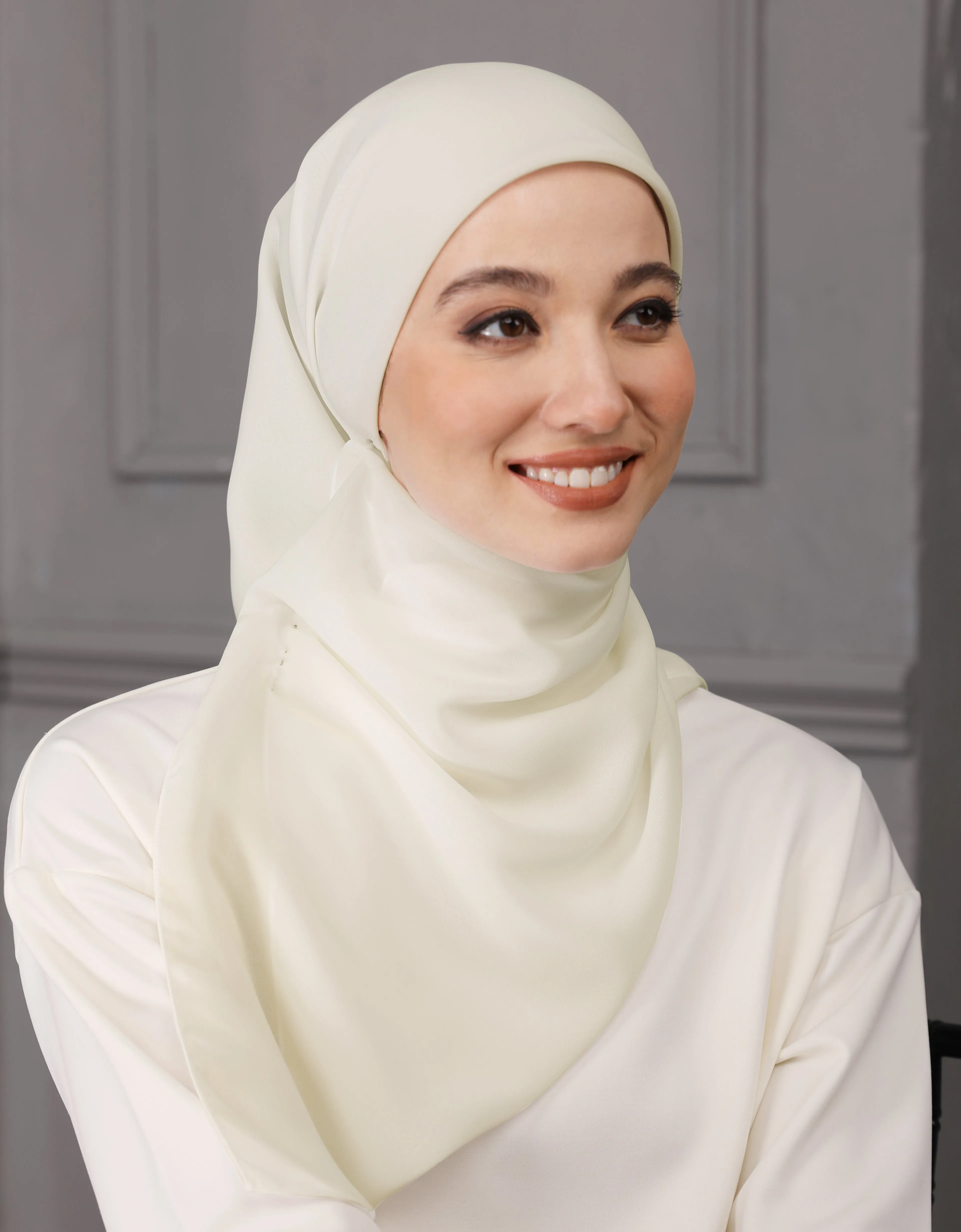 AELIA SQUARE SCARF (WARM IVORY)