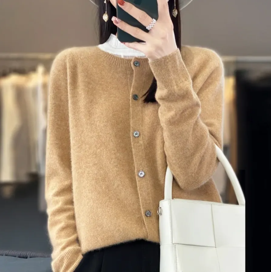 Annika - Cozy Wool Cardigan