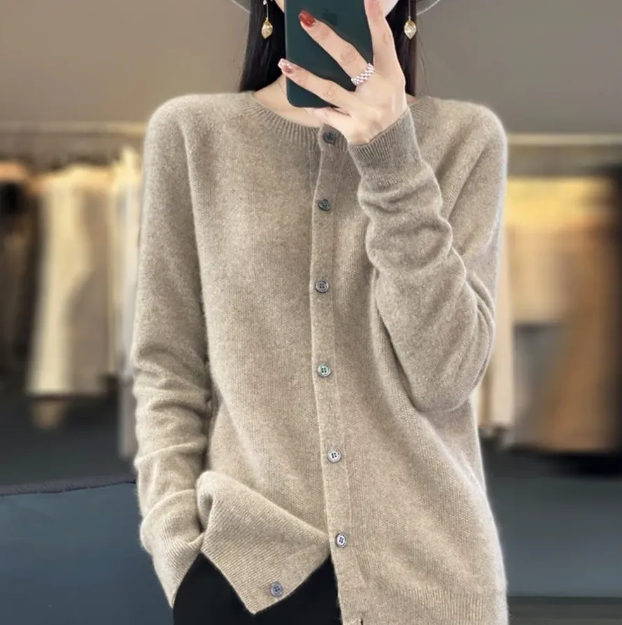 Annika - Cozy Wool Cardigan