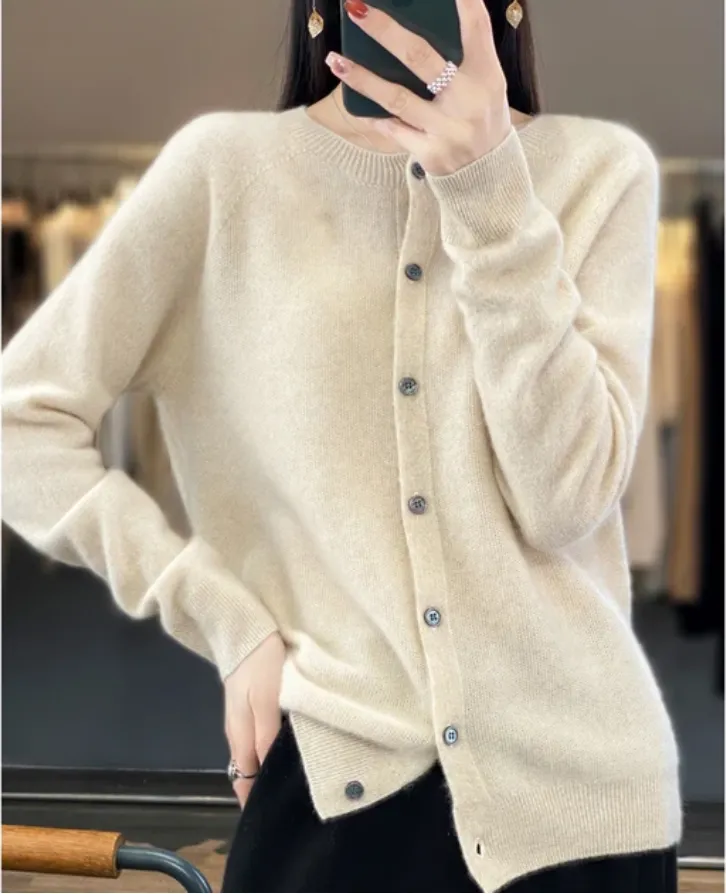 Annika - Cozy Wool Cardigan
