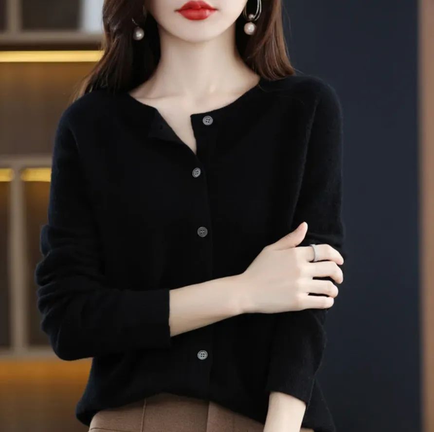 Annika - Cozy Wool Cardigan