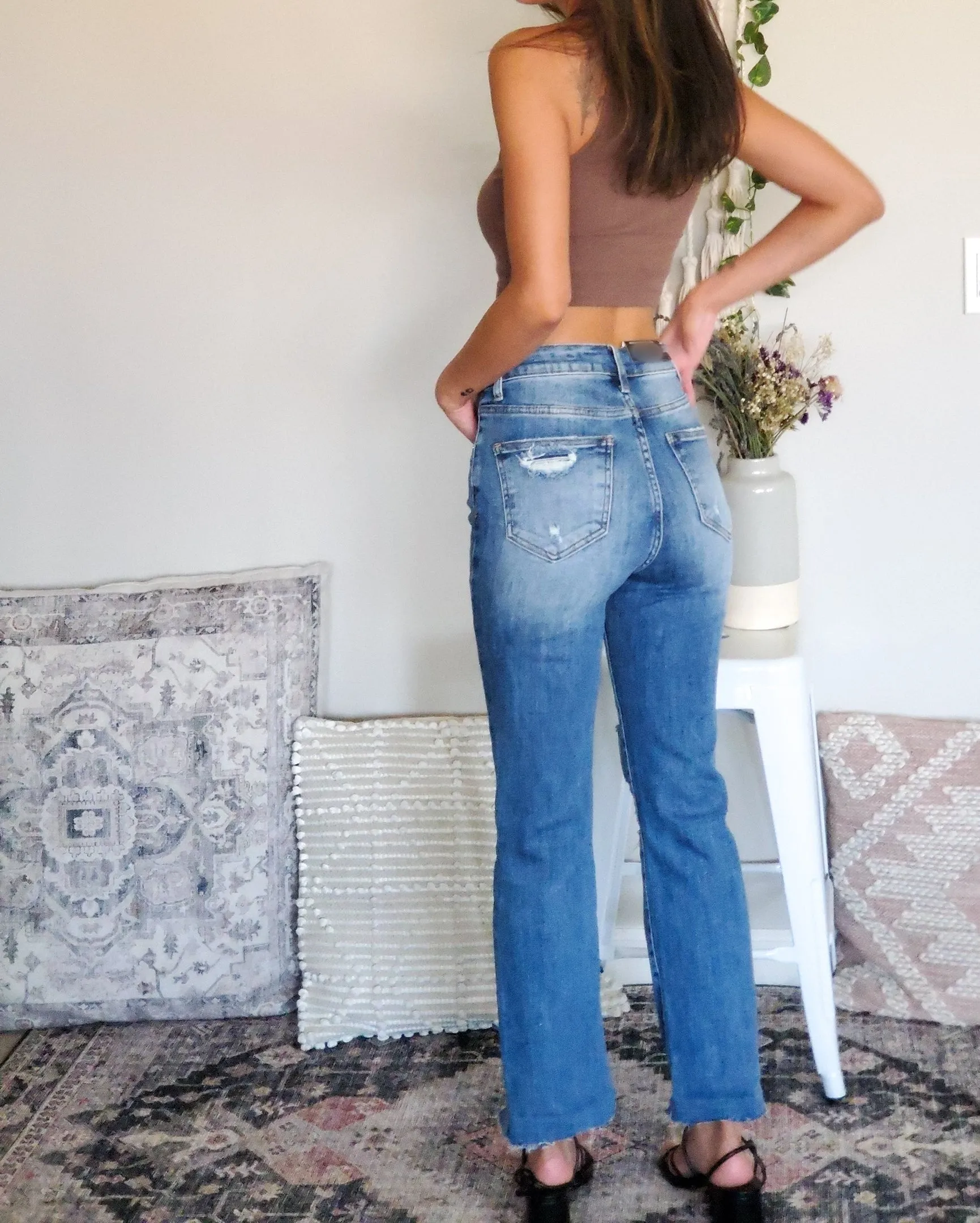 HIGH RISE DISTRESSED VINTAGE STRAIGHT LEG JEANS