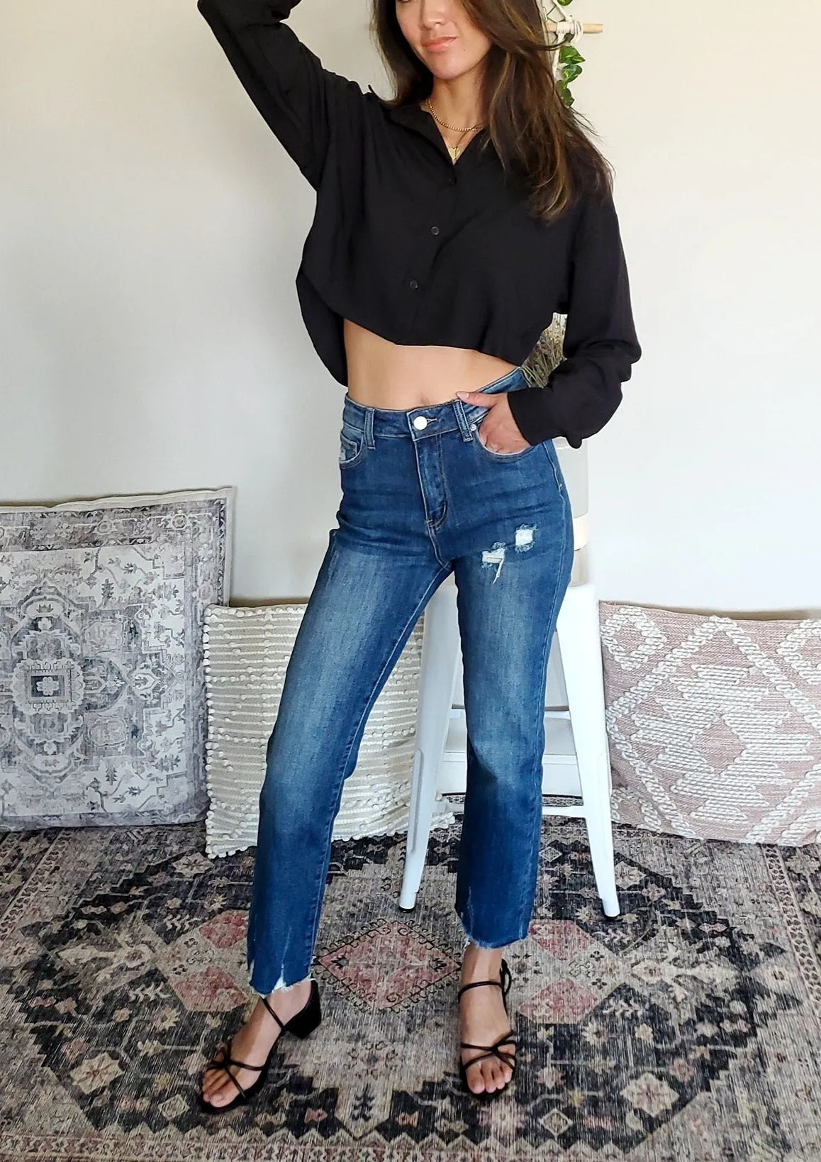 HIGH RISE RAW HEM STRAIGHT LEG JEANS