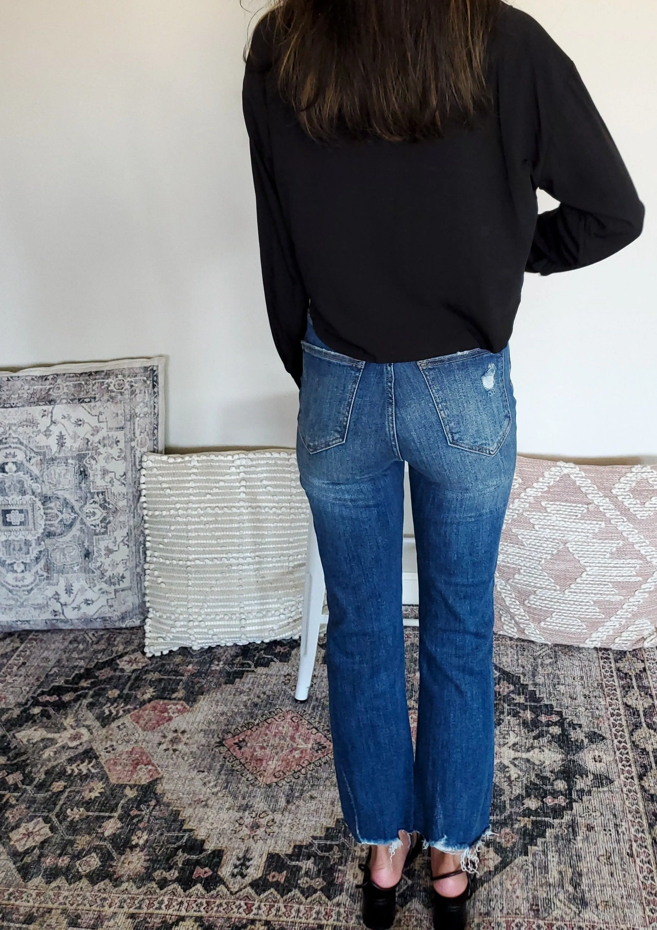 HIGH RISE RAW HEM STRAIGHT LEG JEANS
