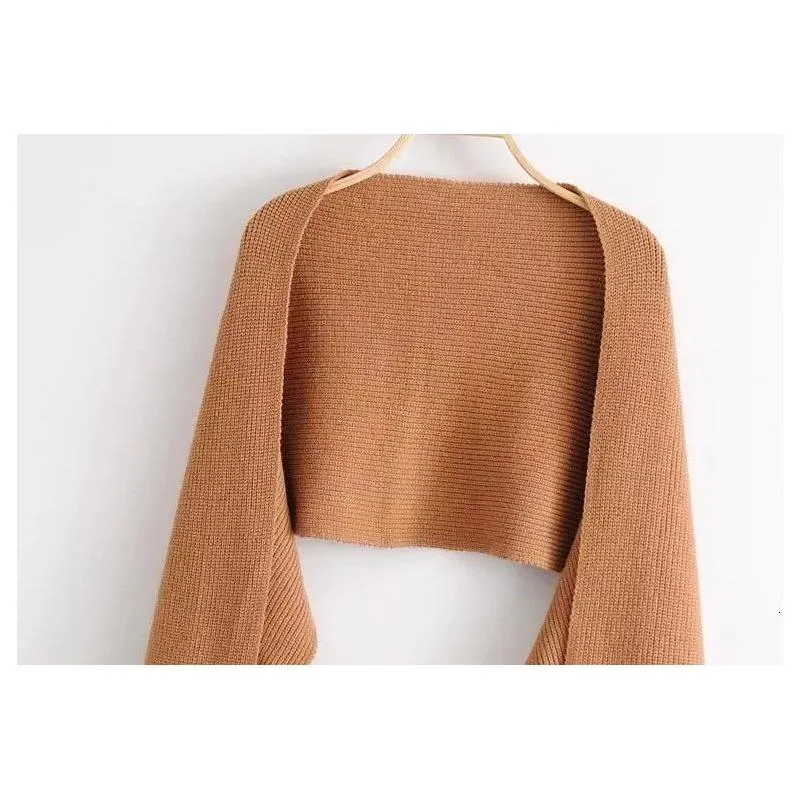 Knitting Warm Scarf